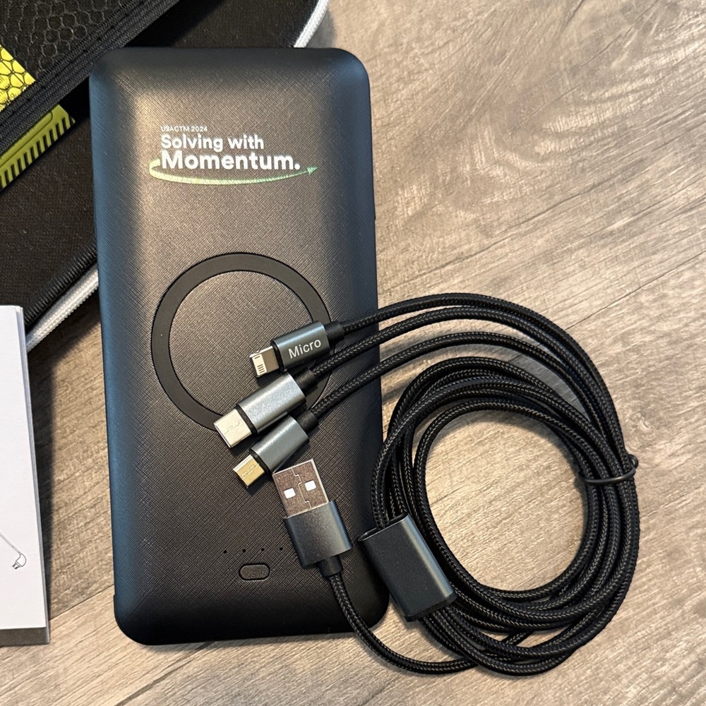 Wireless Charging Power Bank in Black